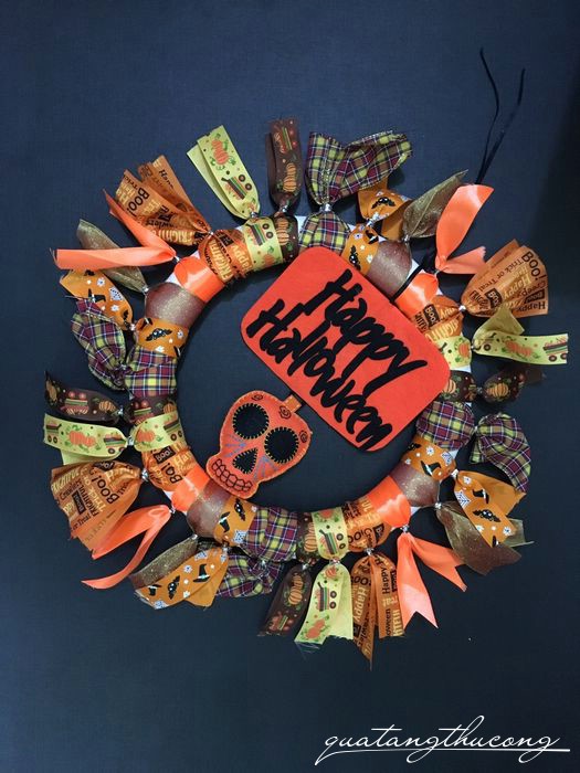 Vòng treo Halloween ruy băng đầu lâu